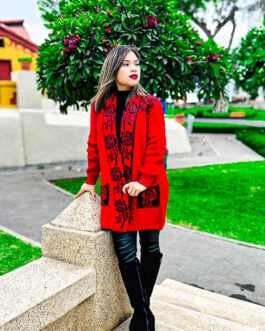 Women’s Sweater with Rosas Contour Design